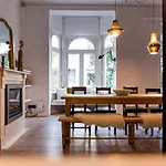 Beautiful Spacious Apartment In A Newly Renovated Old Townhouse