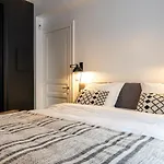 Beautiful Spacious Apartment In A Newly Renovated Old Townhouse