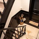 Beautiful Spacious Apartment In A Newly Renovated Old Townhouse